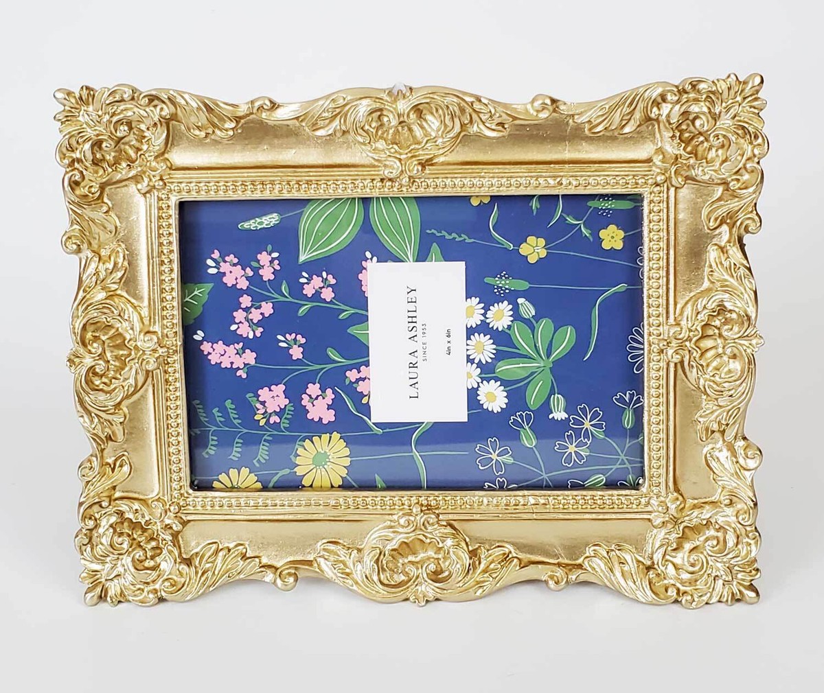 LAURA ASHLEY 大きめゴールドフォトフレーム 写真たて2個セット Amazon.com - Laura Ashley 2x3 Gold Flat Metal Picture Frame