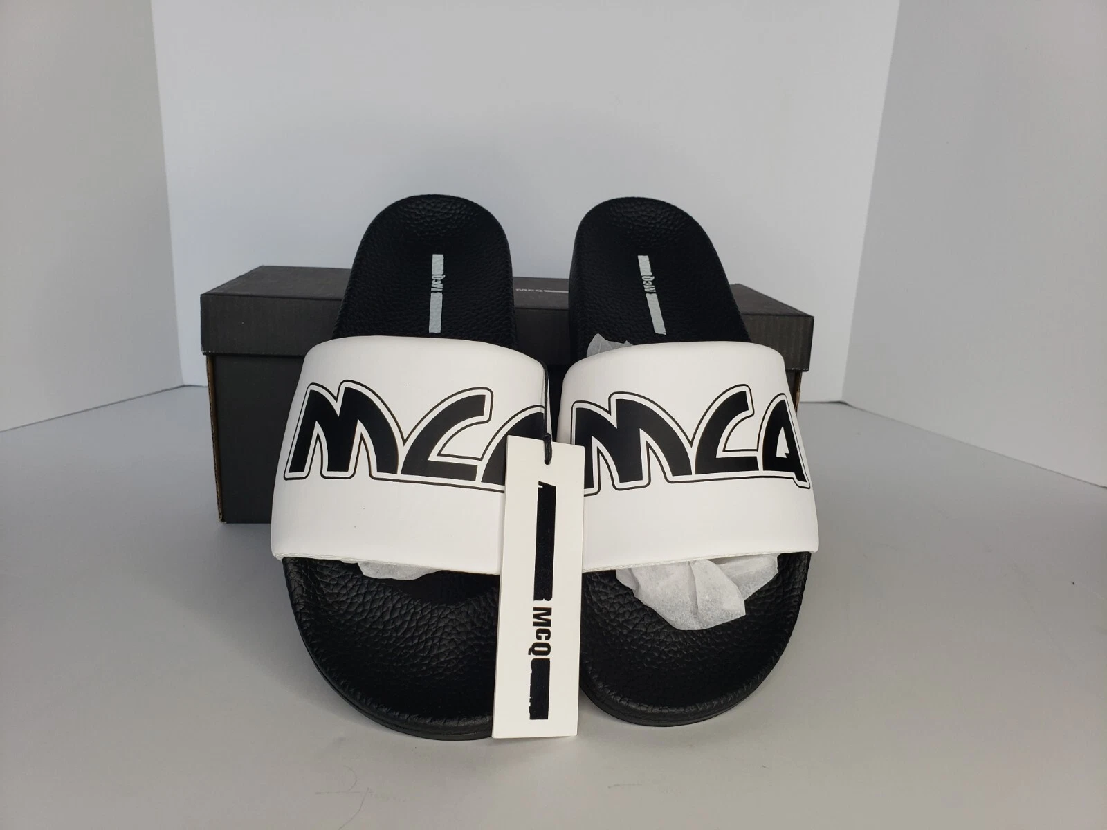 Nuovo sandalo MCQ by Alexander McQueen logo slide bianco taglia 44