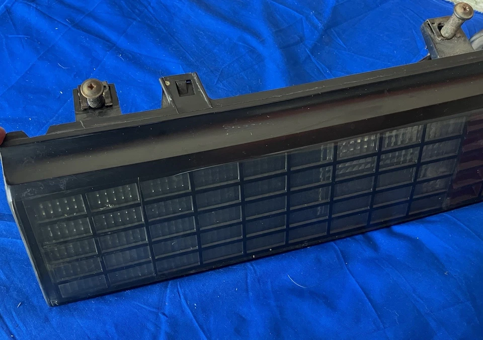 1984 1985 1987 1988 年 Pontiac Fiero SE 右外尾灯原始设备制造商 — 第 2/4 张图片