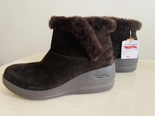 NWT Skechers Arch Fit Womens Size 6 Rise Air-...