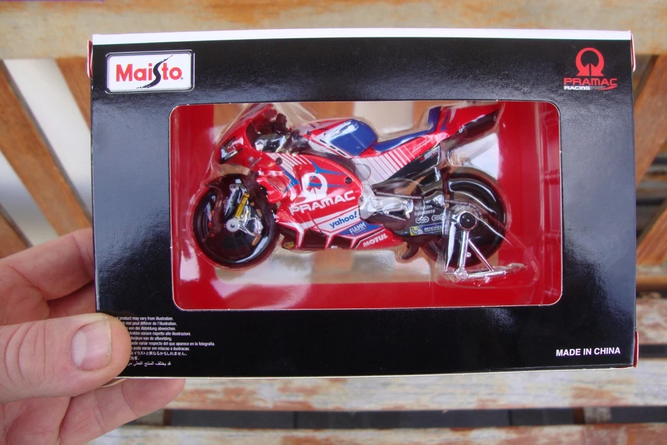 DESMOSEDICI GP 2021 , Johann ZARCO , Maisto neuve en boite . 1/18 DUCATI . - Photo 3/4
