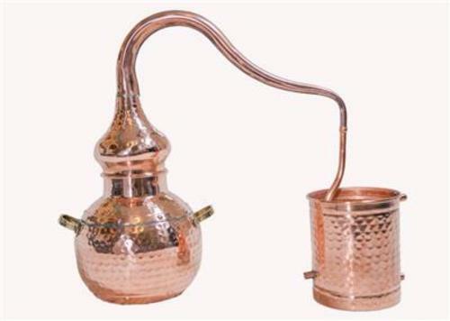 STILL DISTILLER. TRADITIONAL ALAMBIQUE IN COPPER. 10 liters