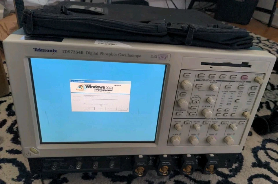Tektronix TDS7254B Digital Phosphor Oscilloscope 2.5 GHz 20 Gs/s Opt. 2M USB E - Image 2 of 4