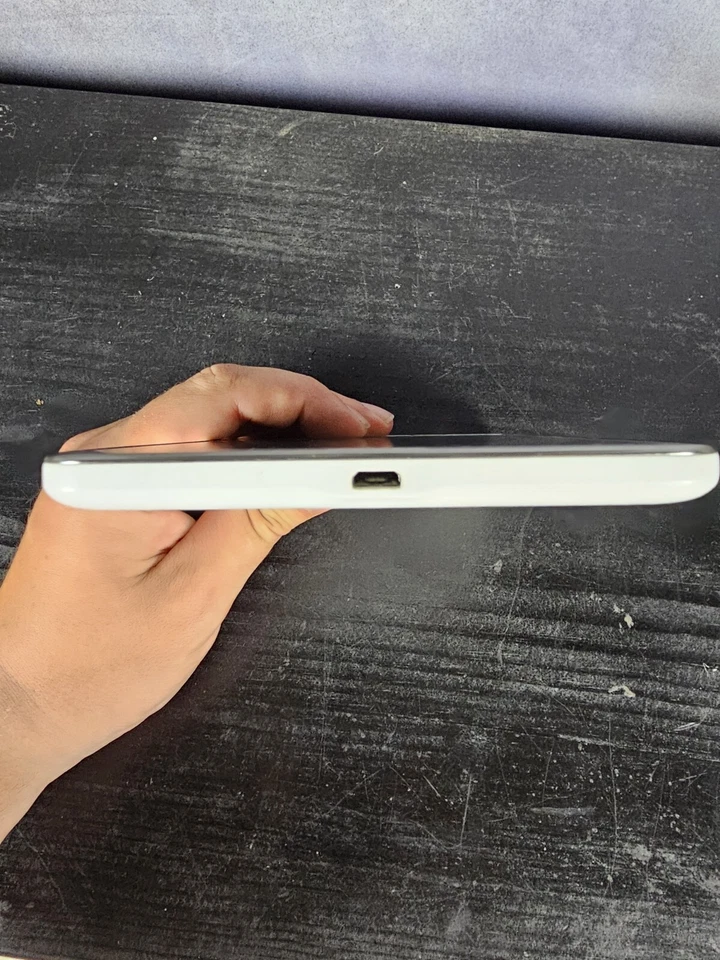 Tablet Samsung Galaxy S4 10.5" Branco PARA PEÇAS NÃO TESTADAS PACOTE COM 2 TABLETS  - Imagem 4 de 4