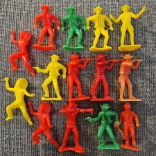 Vintage Cowboys  Indians Lot Of 14 Red Yellow Green Unbranded 2.5"