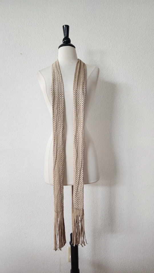 Cachecol Anthropologie leve camurça magra corte a laser franja transparente boho - Imagem 2 de 4