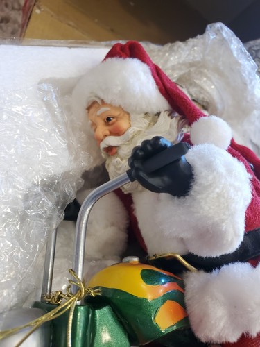 Dept 56 Clothtique Santa Hanging On For Deer Life Motorcycle Biker 2008 810027 - Picture 6 of 7