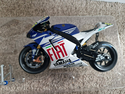 MINICHAMPS 1/12 FIAT YAMAHA YZR-M1 VALENTINO ROSSI 2007