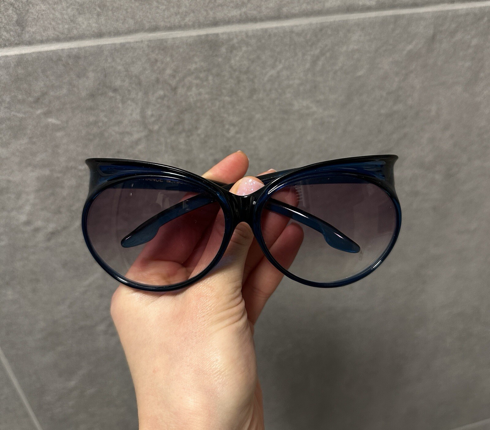 Occhiali da sole vintage Yves Saint Laurent blu grande occhio di gatto rotondi in plastica