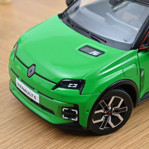 RENAULT 5 E-TECH 2024 - Voiture électrique vert et noir car - 1/18 NOREV 185502 - Picture 3 of 5