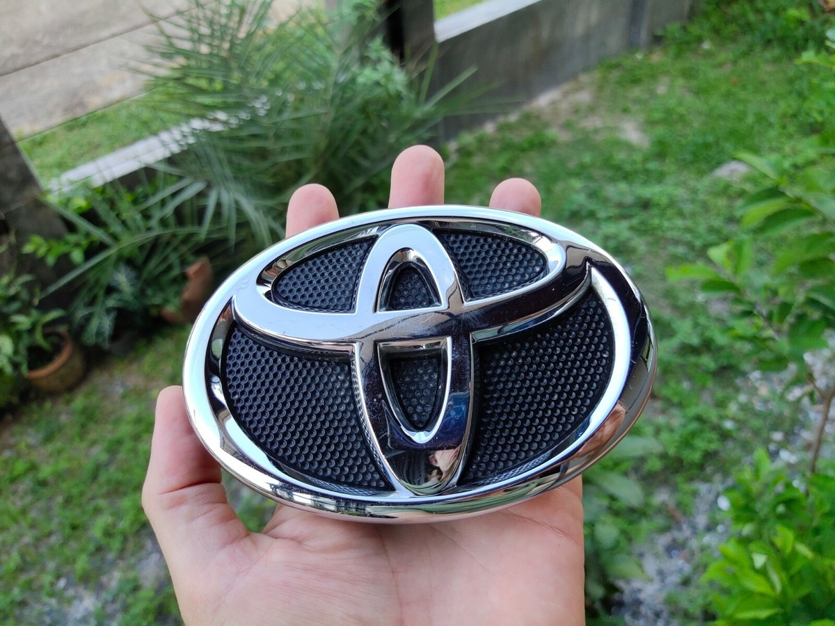 TOYOTA COROLLA ALTIS Front Grille Emblem Badge 2010 Genuine P/N