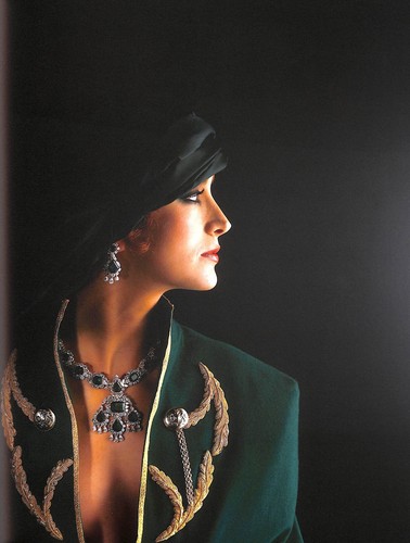 "Graff: The Most Fabulous Jewels In The World" 2007 ETHERINGTON-SMITH, Meredith - Picture 9 of 11