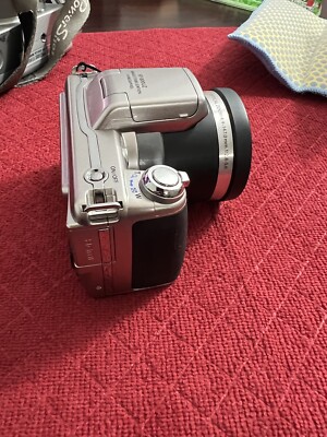 Olympus SP-800UZ Digital Camera 14.0Megapixel 30x Optical Zoom