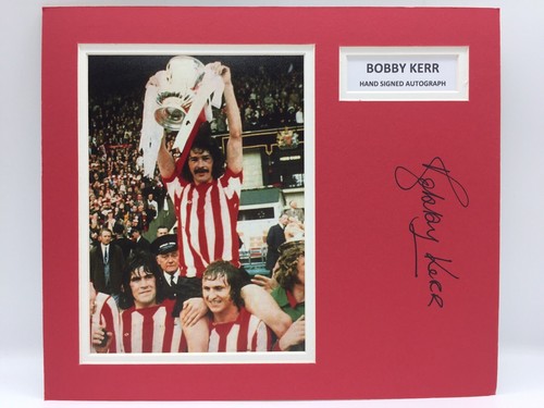 RARO Bobby Kerr Sunderland 1973 FA Cup exhibición de fotos firmada + certificado de autenticidad autógrafo - Imagen 1 de 3
