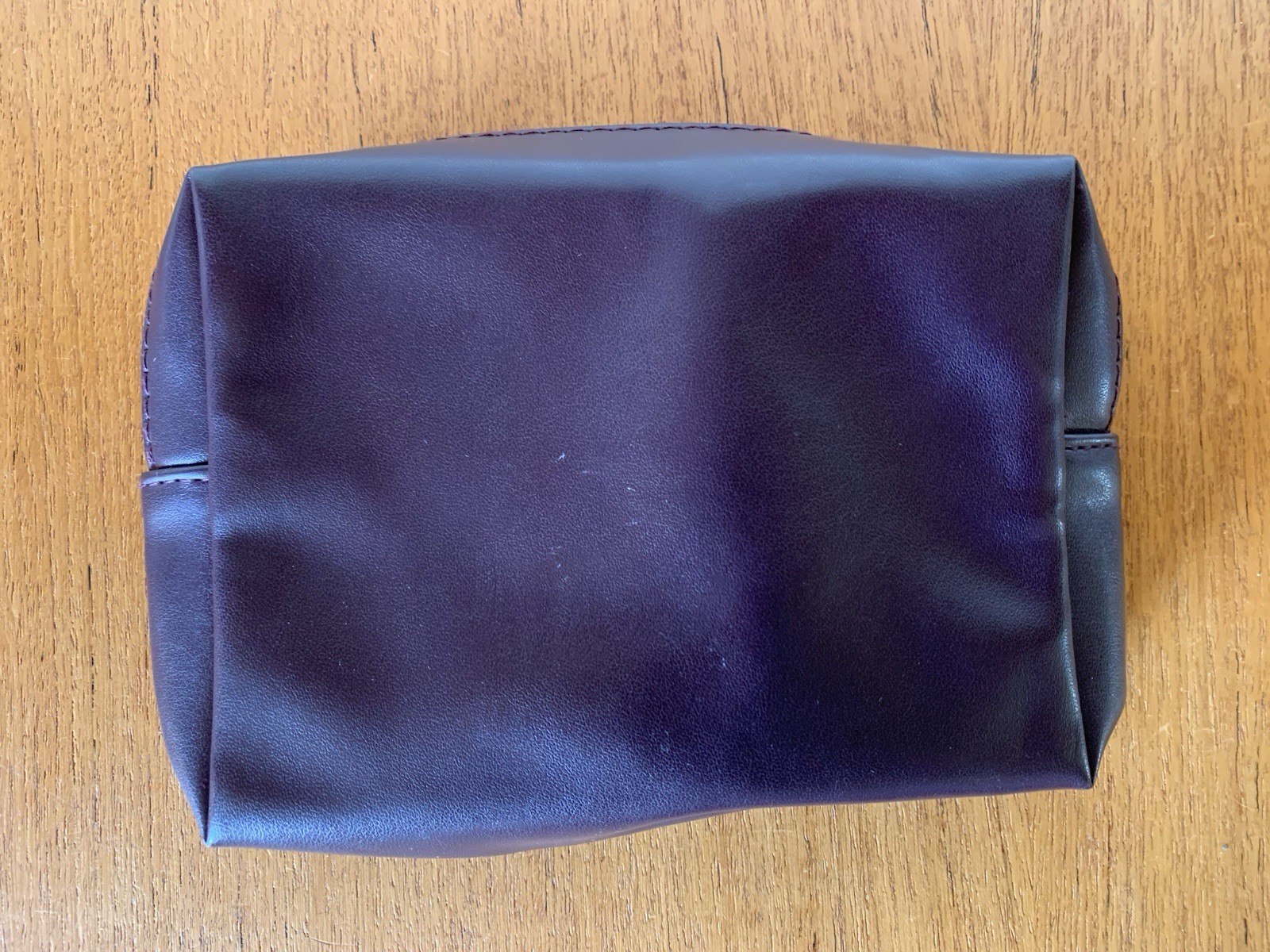 YSL YVES SAINT LAURENT BEAUTE viola con ciondoli oro borsa trucco borsa pochette