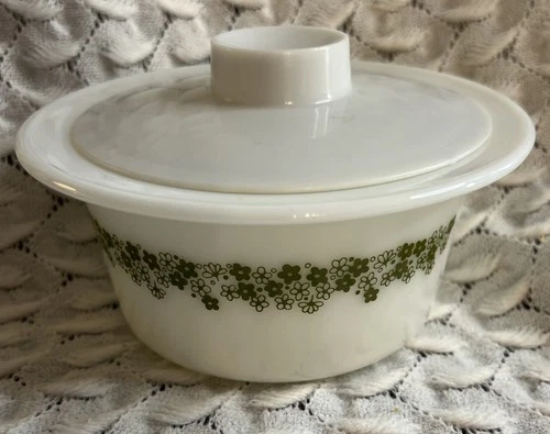 VTG  Pyrex Spring Blossom Green Crazy Daisy Butter Tub Dish w/ Plastic Lid USA