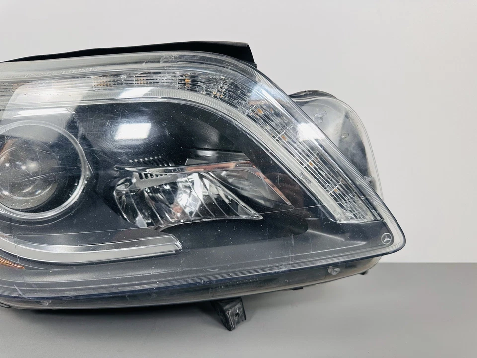 AS IS! 2013-2016 Mercedes Benz X166 GL450 Passenger RH Side Headlight Xenon OEM - Image 2 of 4