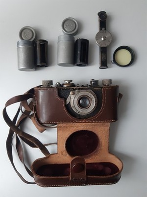Leica I (1930), Elmar 1:3,5 50 mm im Set u.a. mit Entfernungsmesser, Ledertasche