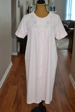 Premier Intimates NWT Snap button down Pink embroidered Housecoat Robe, sz M