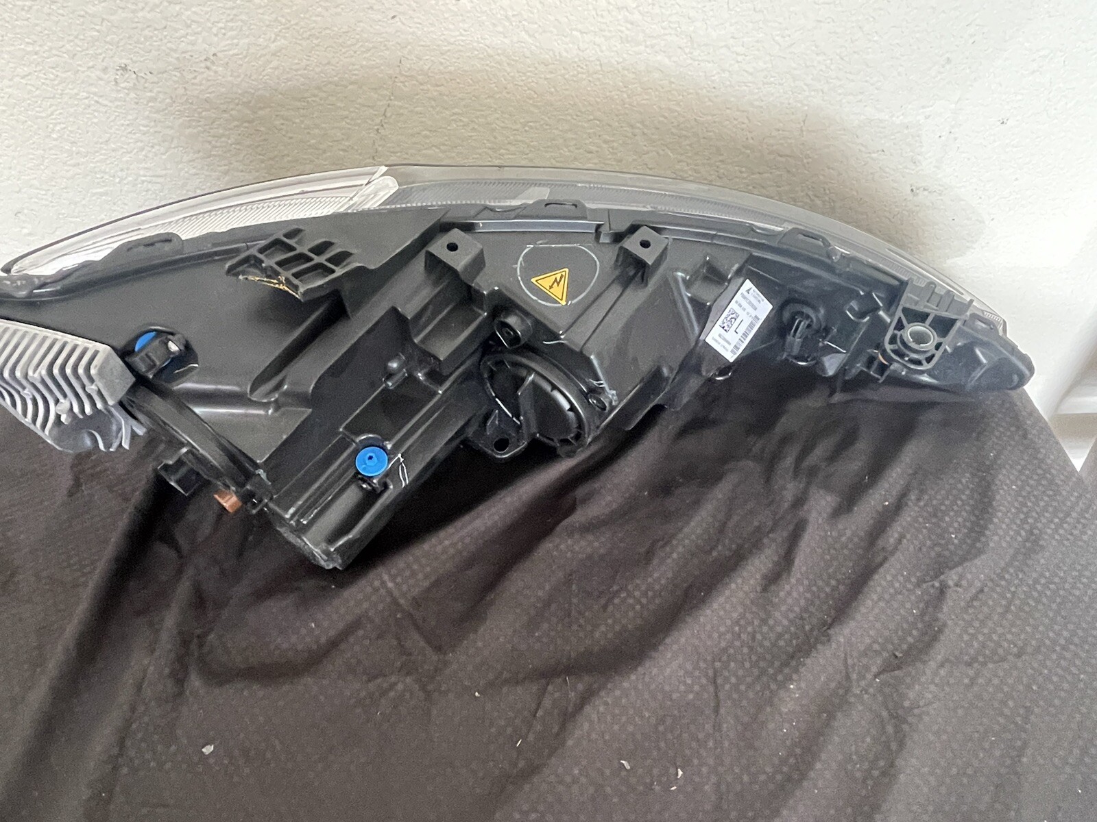 2017-2020 Chrysler Pacifica Headlight OEM Left Full Led 68228949AH 