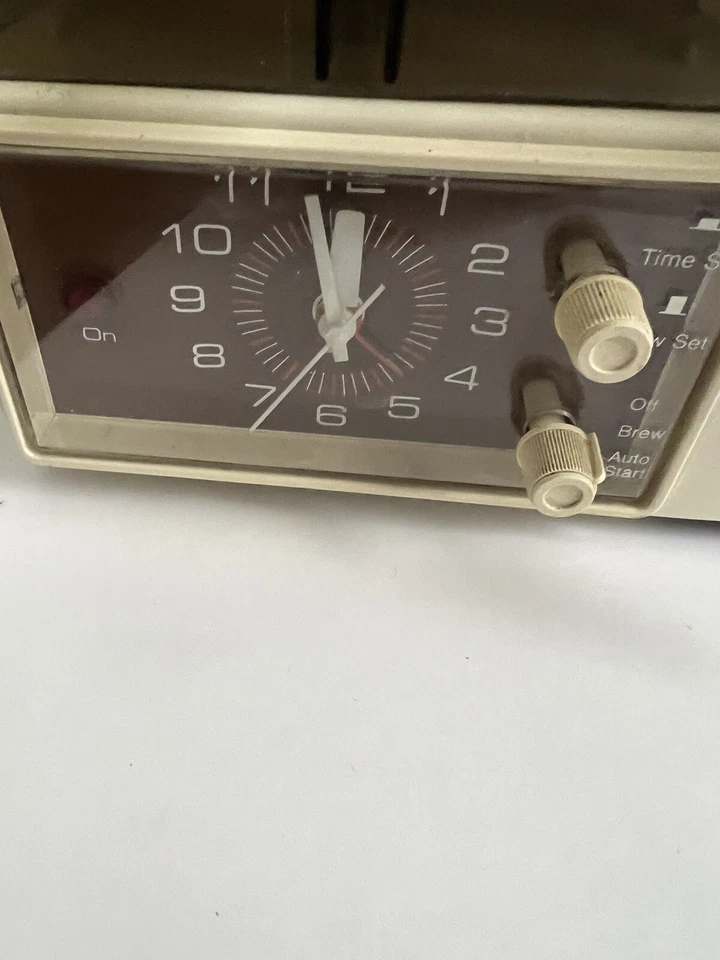 Vtg Hamilton Beach 12-Cup Space Saver Under Cabinet Coffee Maker Clock - Image 3 of 4