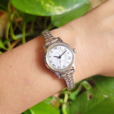 Vintage Timex Silver Numerals Dainty Classic Stretch Watch Vintage Timex Silver Numerals Dainty Classic Stretch Watch  main image 3