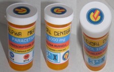 Cosmos 1999 2 Tubes médicament Base Alpha Space 1999 medical center pill bottles