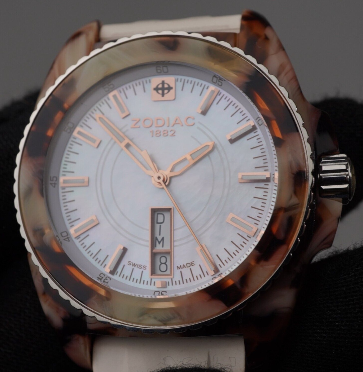 Zodiac ZO5542 speed dragon Swiss watch tortoise shell MoP 41mm 