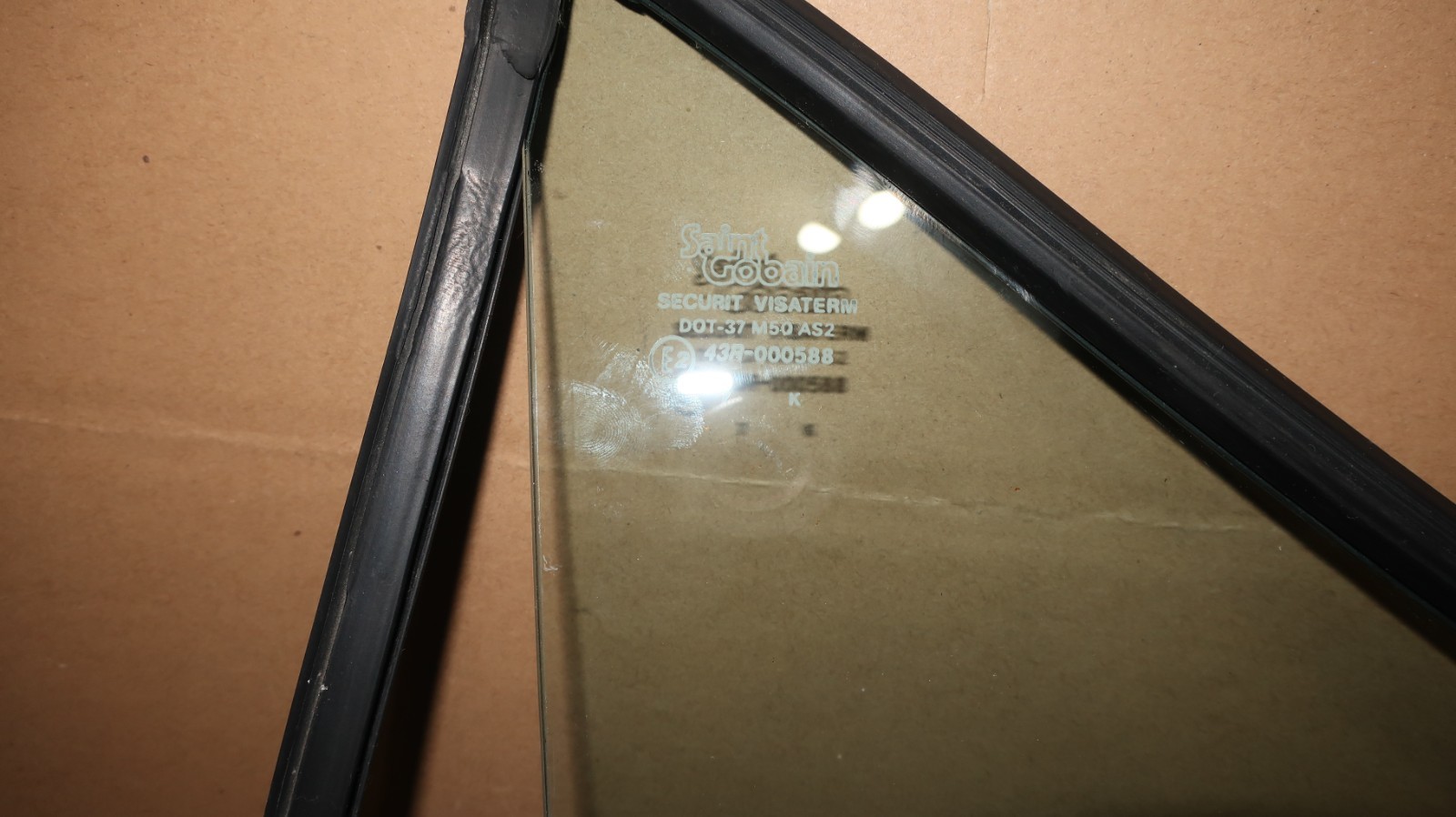 Maserati Biturbo SPYDER DOOR GLASS 1/4 Window Front  RIGHT #10177