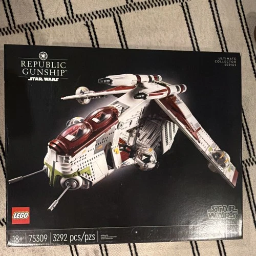 LEGO Star Wars Republic Gunship 75309 3292 Pieces Ultimate Collector Series