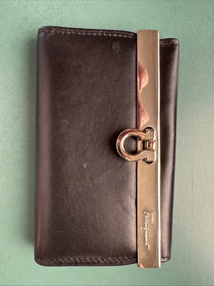 Estuche para llaves de cuero negro Salvatore Ferragamo vintage Foto 2 de 4