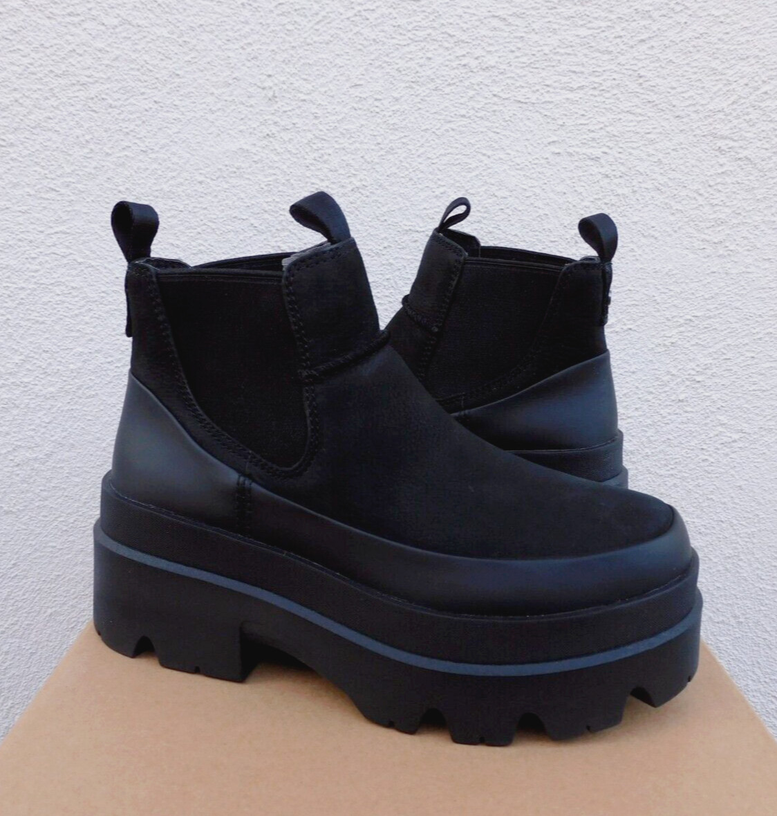 BOTAS PLATAFORMA IMPERMEABLES UGG NEGRAS BRISBANE CHELSEA, MUJER US 6.5/ EUR 37.5 NUEVAS