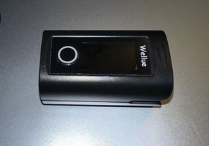 Wellue Fingertip Oximeter Model PC-60FW   PDF Manual & Batteries Included