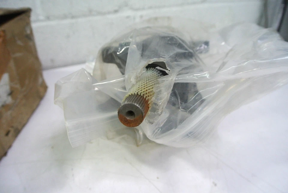 Crown Automotive J0994509 Steering Gear Assembly  (NOS) Foto 3 de 4