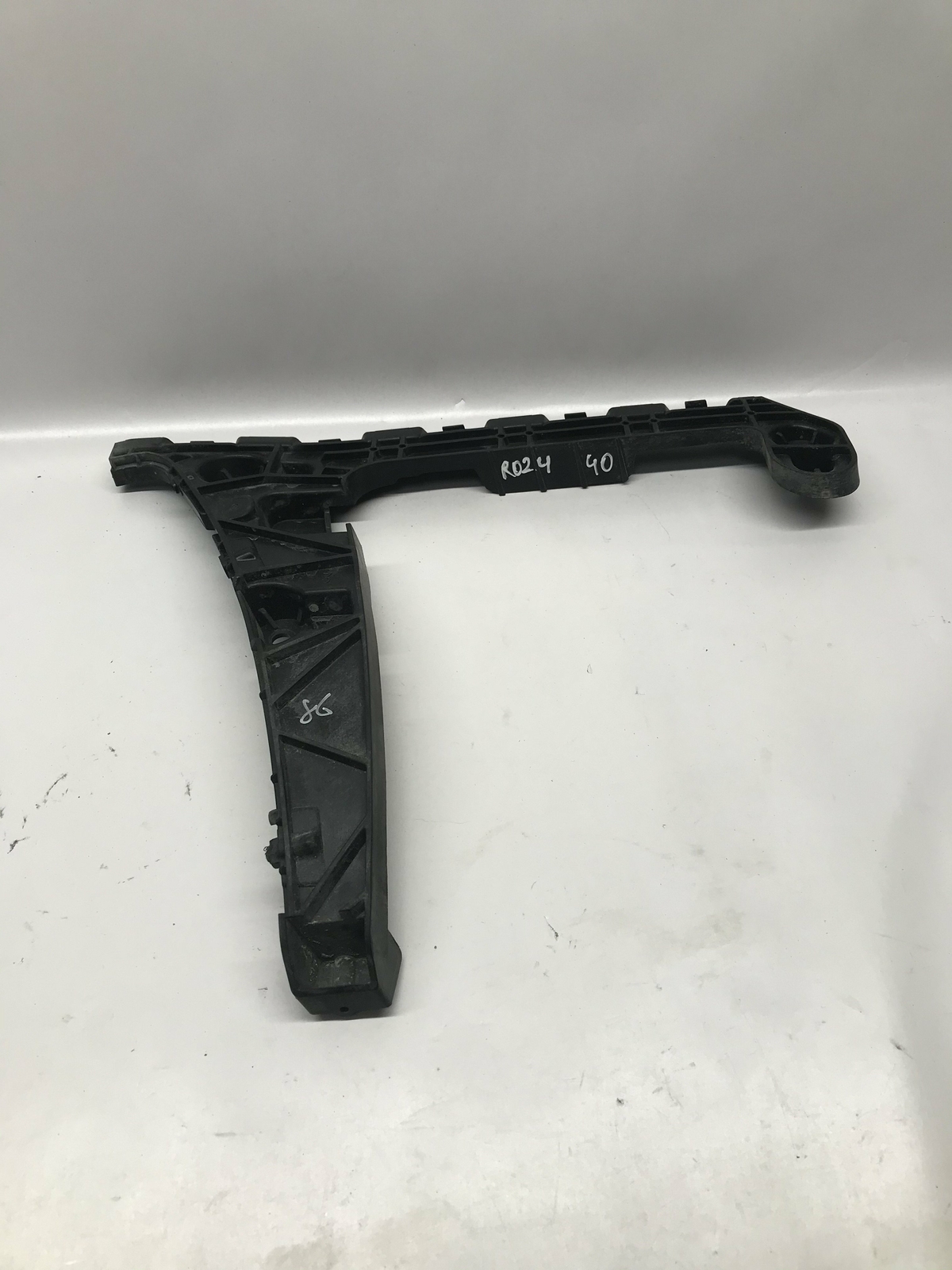 AUDI A4 8W2, B9 2.0 TFSI quattro Rear Left Bumper Bracket 
