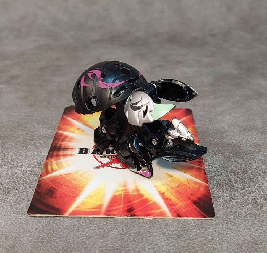 Bakugan Darkus Black Evolutions Colossus 500B + Random Metal Card