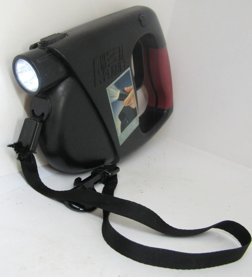 Correa retráctil para perro Animal Planet con iluminación LED. Foto 3 de 4