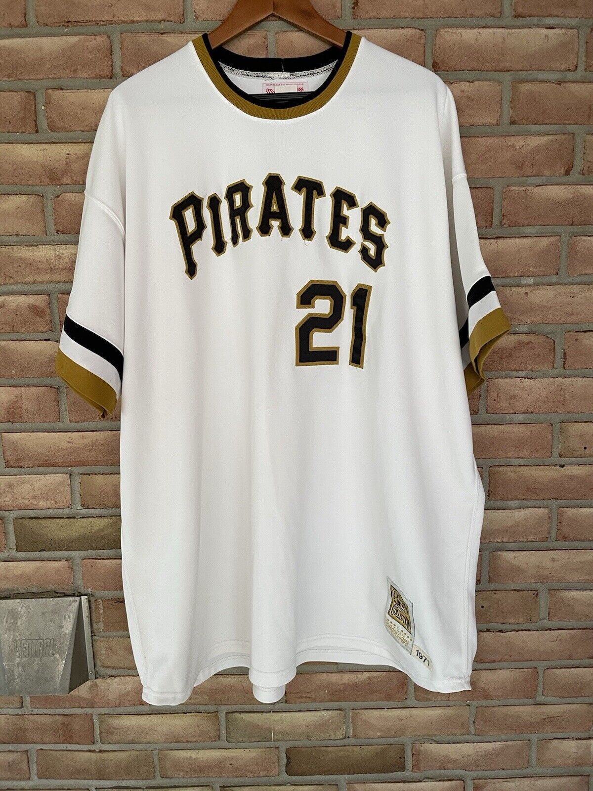 Picture 2 of 8
