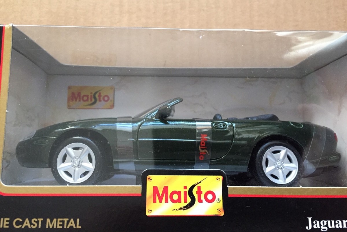 Maisto 96' Jaguar XK8 1:24 Scale Diecast Metal SPECIAL