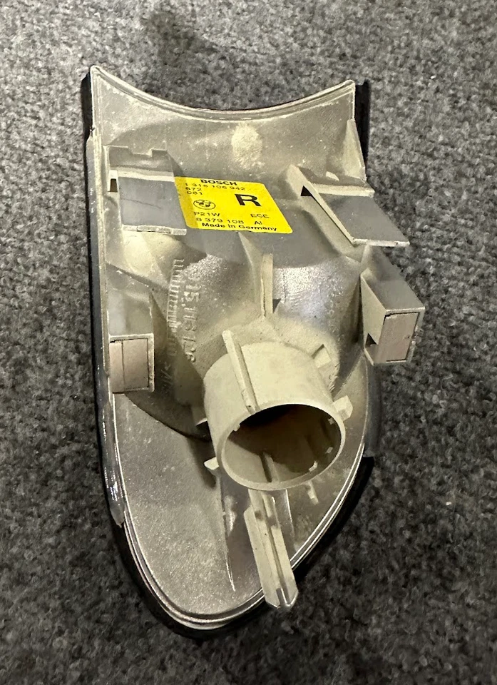 Передний правый указатель поворота Bosch — 1 315 106 942 / 8 379 108 — для BMW 7 серии - Изображение 4 из 4