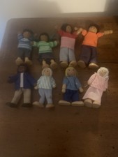 Poupée en bois figurines famille divers jeux accessoires mini figurines