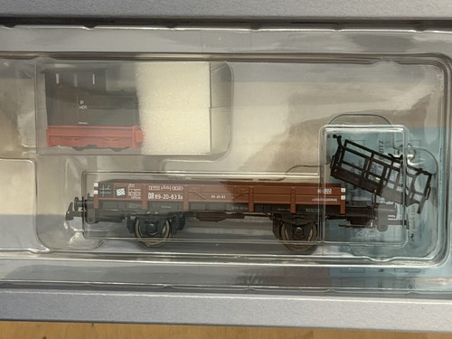Tillig Niederbordwagen Xu der DR, mit Feldbahn-Diesellokomotive Kö 0409 Neu | Condition: Neu