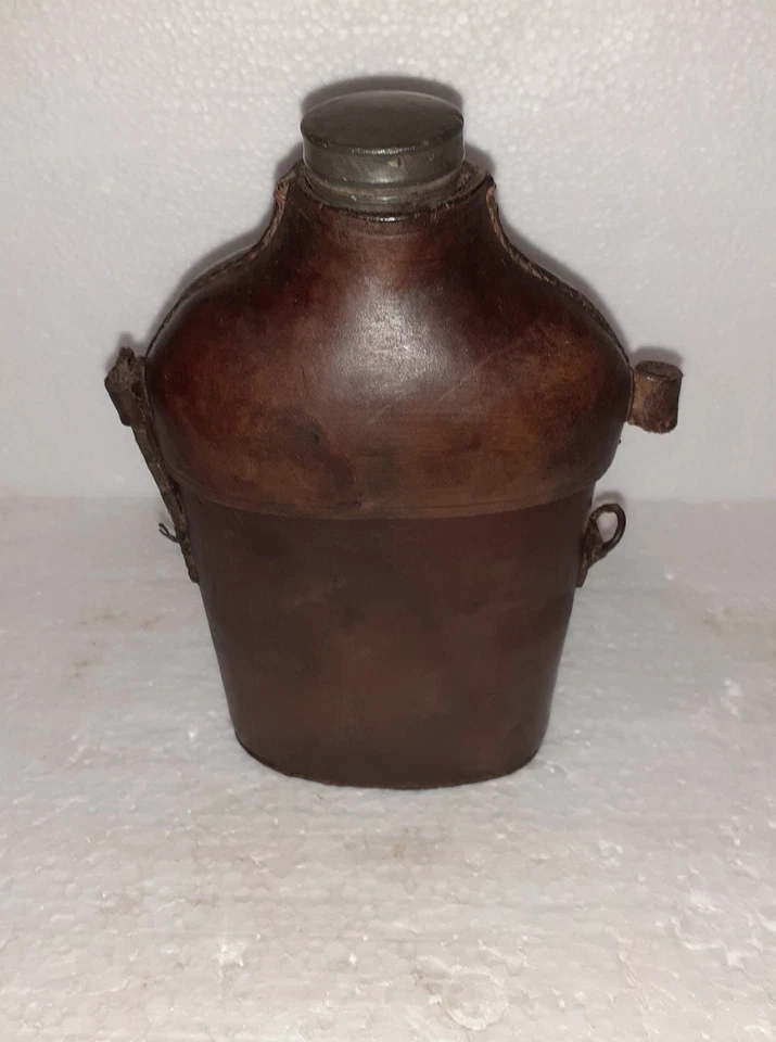 POUR DECO ANCIENNE GOURDE EN ETAIN RECOUVERTE DE CUIR - Photo 3/4