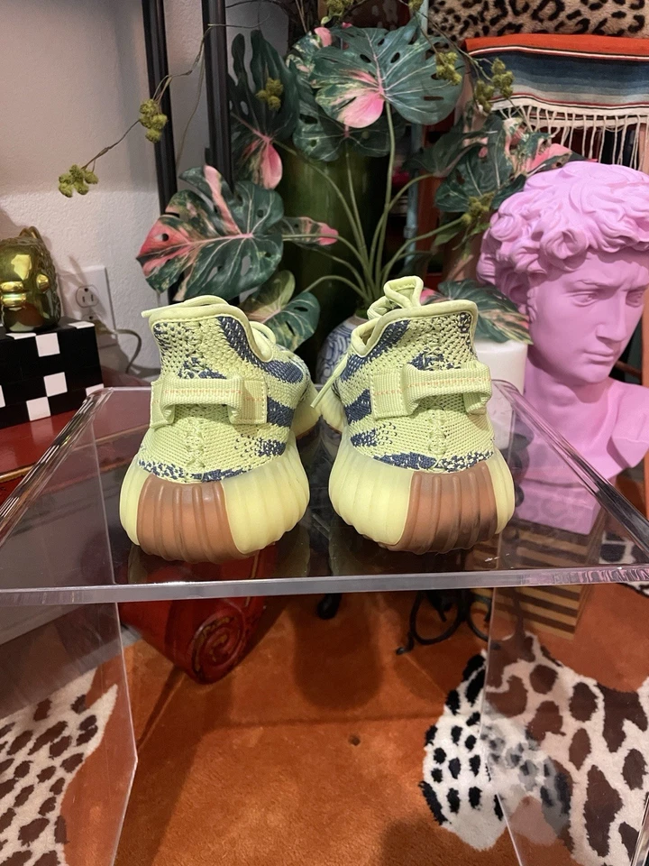 Yeezy Boost 350 V2' amarillo semi congelado 08/2018 Foto 4 de 4