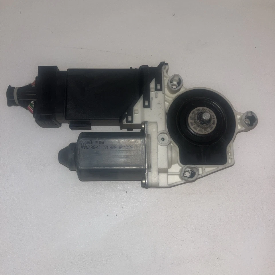 2003 - 2010 年大众可转换甲壳虫右手乘客侧门窗电机原始设备制造商 — 第 4/4 张图片