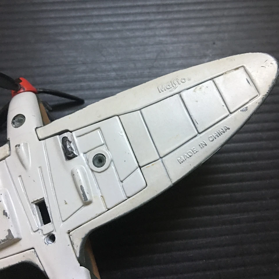 VTG Maisto 1:72 Supermarine Spitfire MK II Diecast Model Airplane RAF WWII RM645 - Image 4 of 4