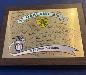 1977 BASEBALL~7.5 X 6” OAKLAND A’s TEAM FACSIMILE SIGNED GOLD PLAQUE ON WOOD