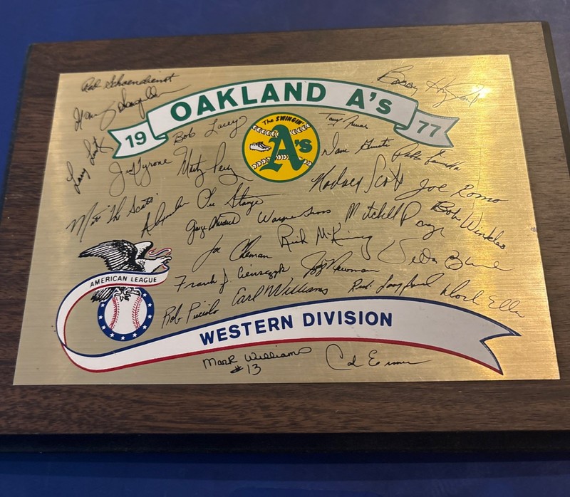 1977 BASEBALL~7.5 X 6” OAKLAND A’s TEAM FACSIMILE SIGNED GOLD PLAQUE ON WOOD