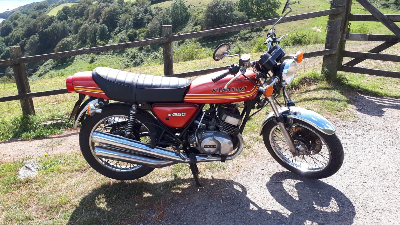 kawasaki kh250 - Picture 1 of 2