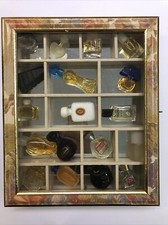 Parfum-MINIATUREN-SAMMLUNG, mit verspiegeltem Setzkasten * 18 Stück *